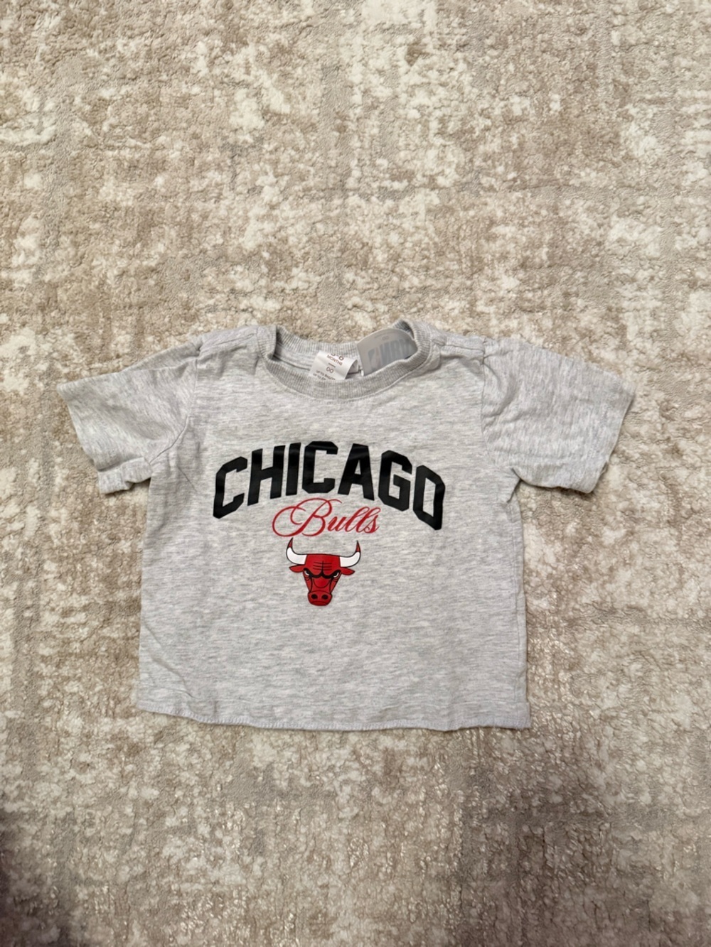 Cotton On Gray Chicago Bulls Baby Tee with Red Logo size 3/6M